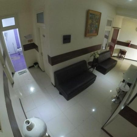 Cabin Hotel Sutomo Джок'якарта Екстер'єр фото