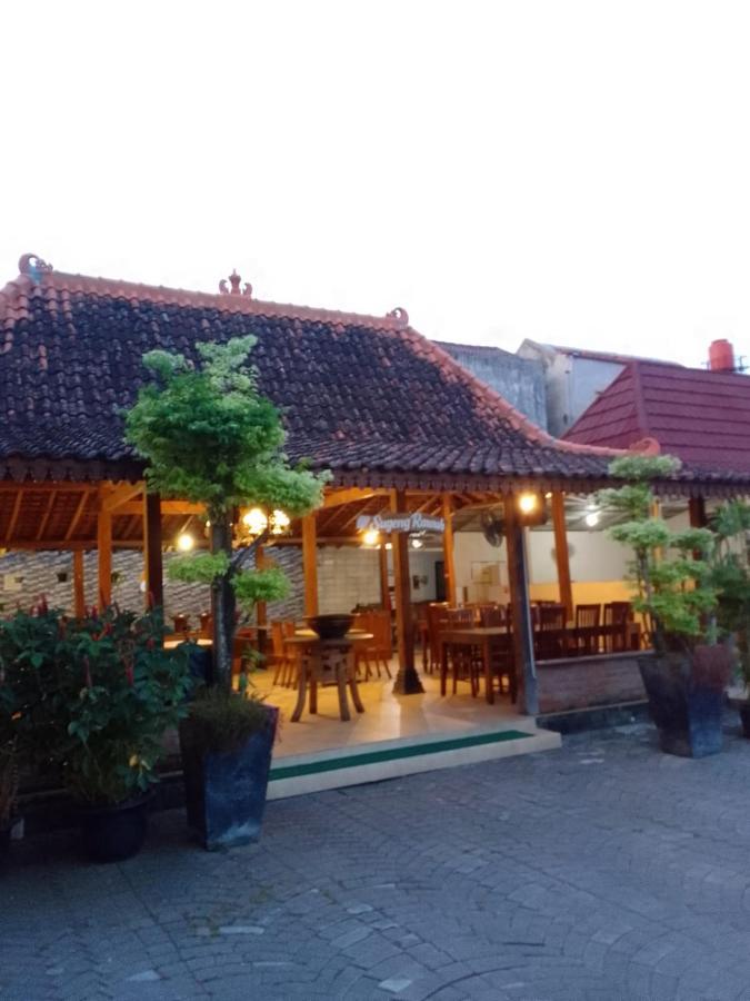 Cabin Hotel Sutomo Джок'якарта Екстер'єр фото