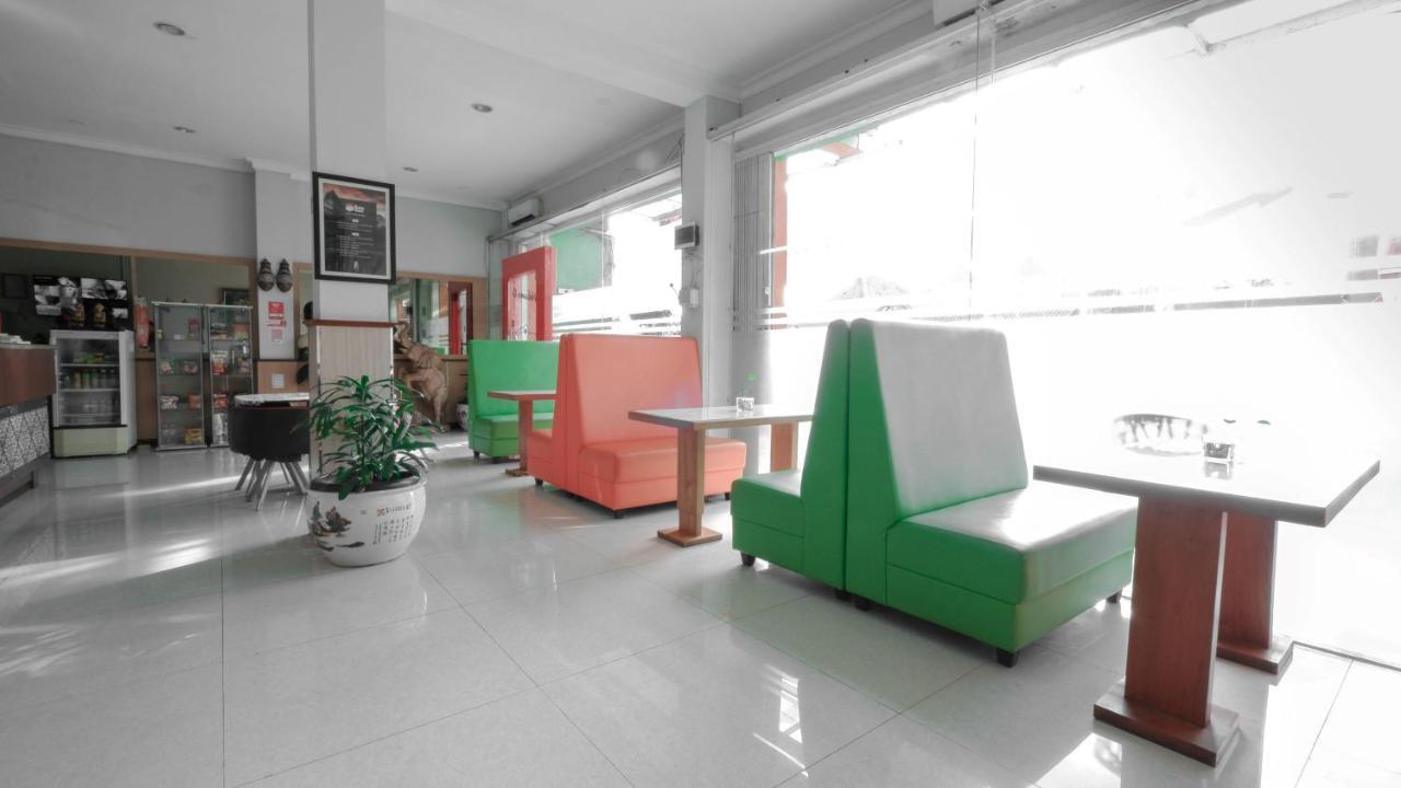 Cabin Hotel Sutomo Джок'якарта Екстер'єр фото