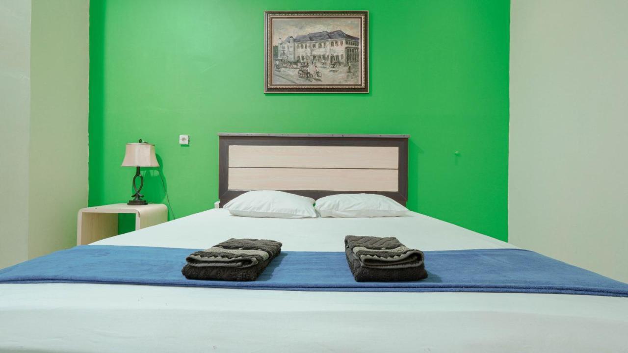 Cabin Hotel Sutomo Джок'якарта Екстер'єр фото