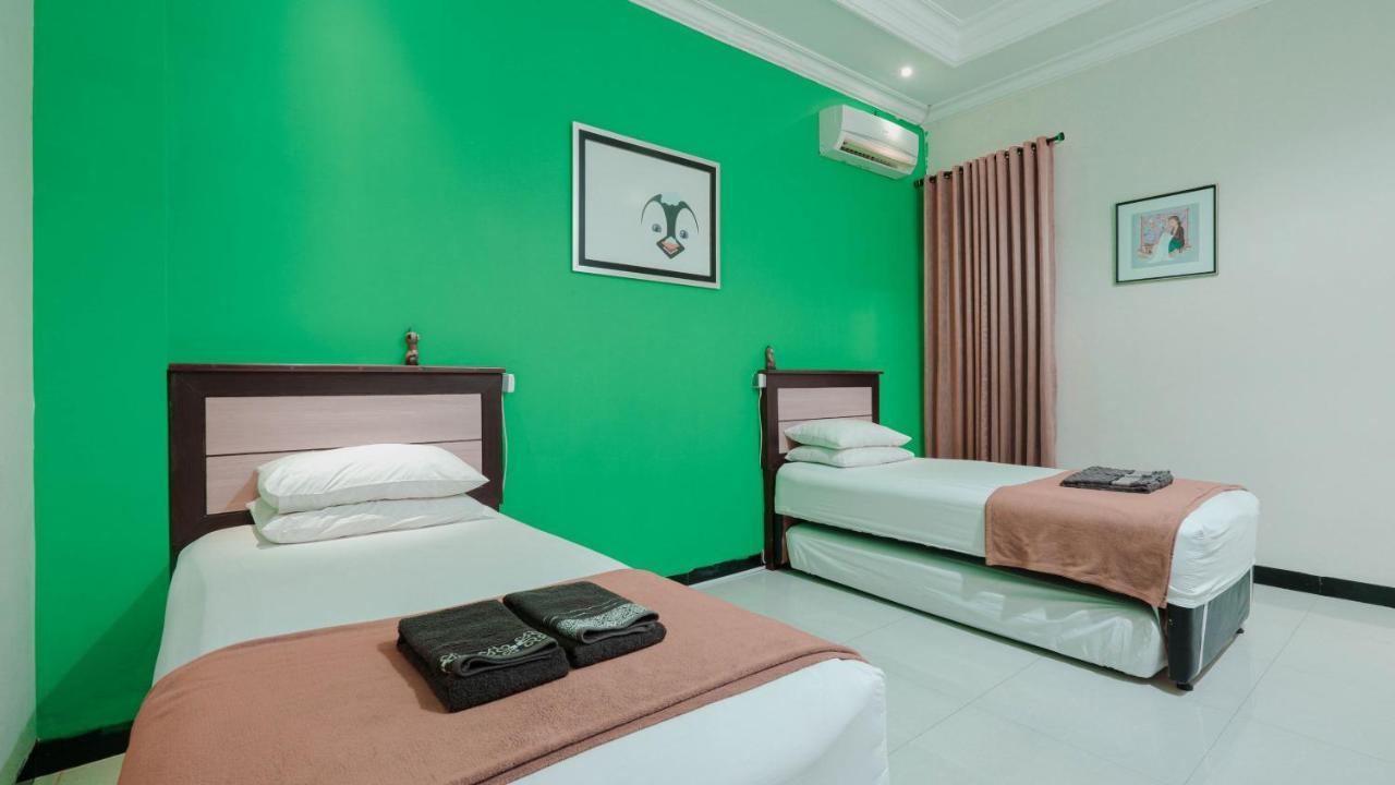Cabin Hotel Sutomo Джок'якарта Екстер'єр фото