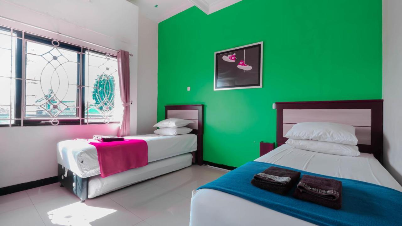 Cabin Hotel Sutomo Джок'якарта Екстер'єр фото