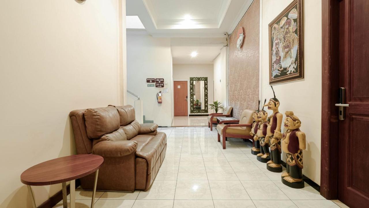 Cabin Hotel Sutomo Джок'якарта Екстер'єр фото