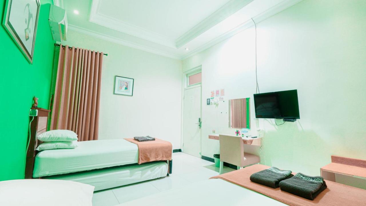 Cabin Hotel Sutomo Джок'якарта Екстер'єр фото