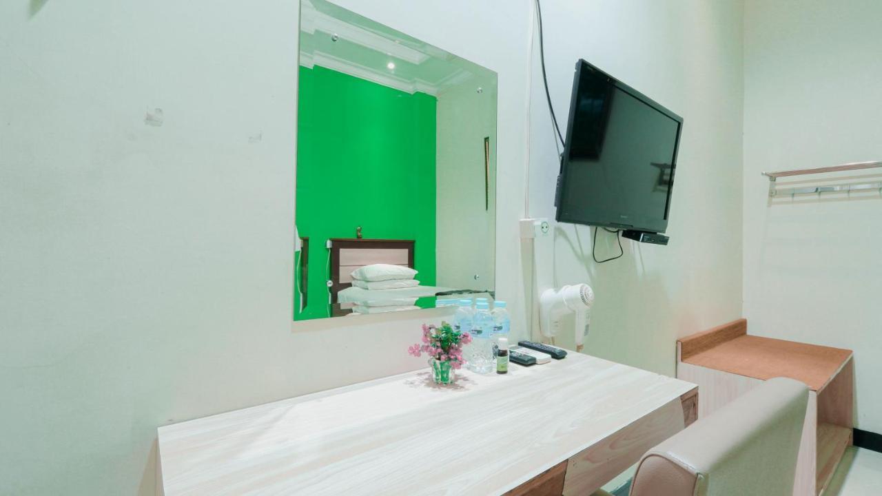 Cabin Hotel Sutomo Джок'якарта Екстер'єр фото