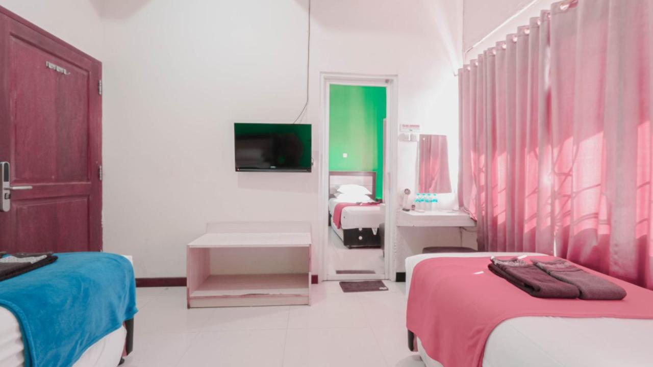 Cabin Hotel Sutomo Джок'якарта Екстер'єр фото