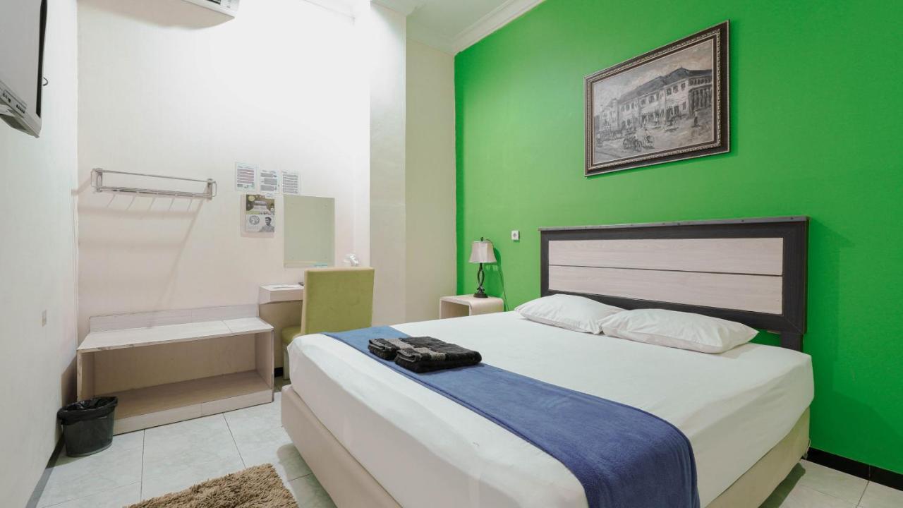 Cabin Hotel Sutomo Джок'якарта Екстер'єр фото