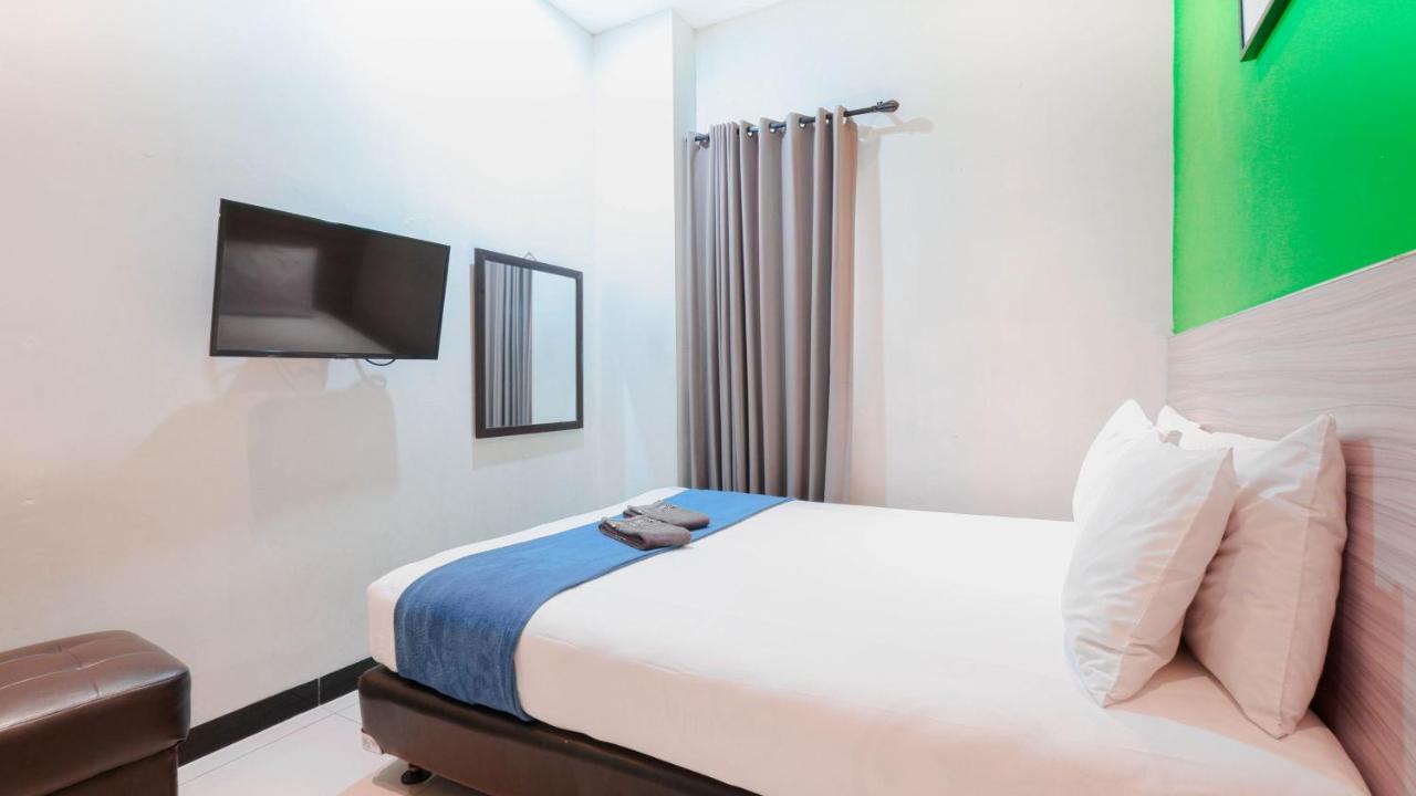 Cabin Hotel Sutomo Джок'якарта Екстер'єр фото