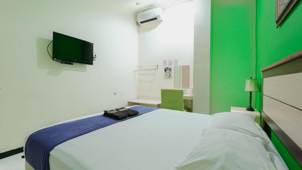 Cabin Hotel Sutomo Джок'якарта Екстер'єр фото