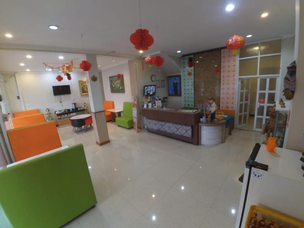 Cabin Hotel Sutomo Джок'якарта Екстер'єр фото