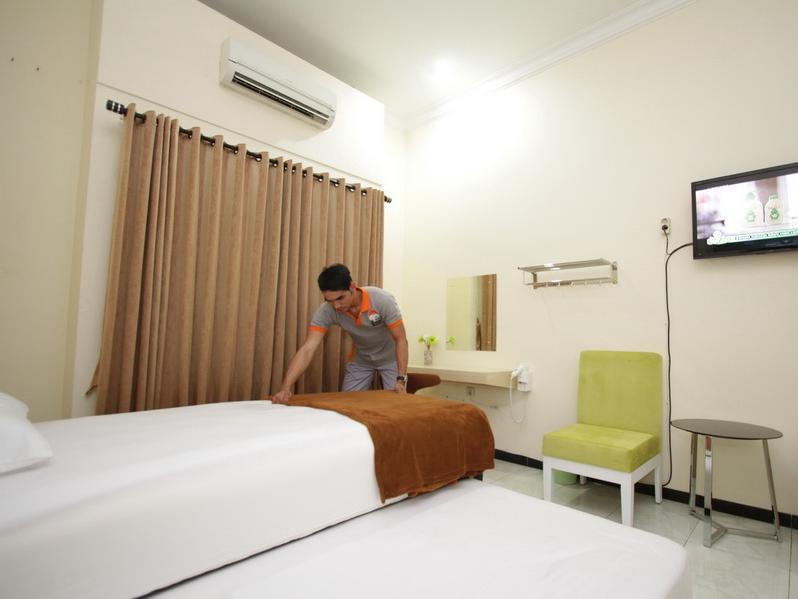 Cabin Hotel Sutomo Джок'якарта Екстер'єр фото