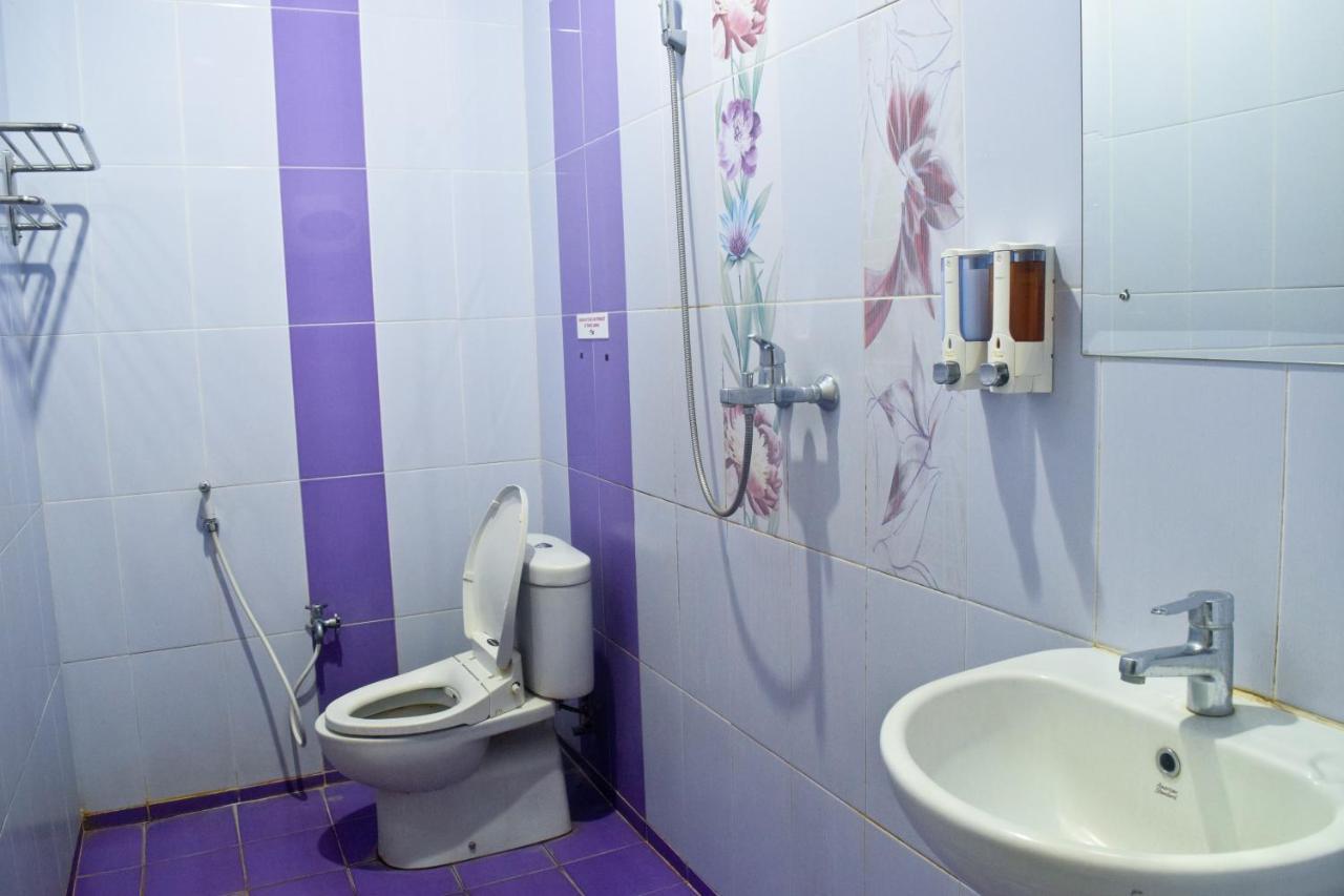 Cabin Hotel Sutomo Джок'якарта Екстер'єр фото