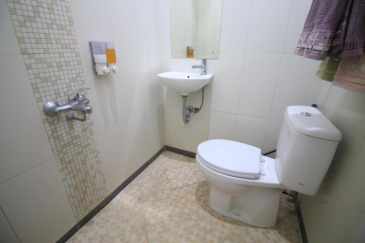 Cabin Hotel Sutomo Джок'якарта Екстер'єр фото