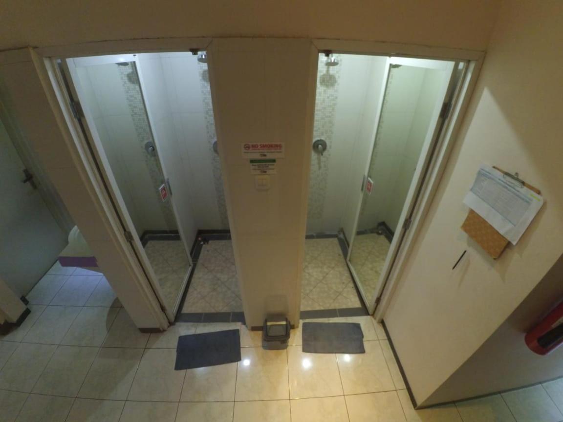 Cabin Hotel Sutomo Джок'якарта Екстер'єр фото