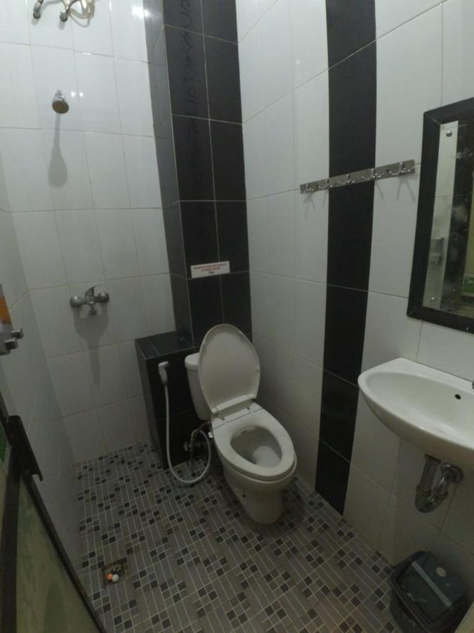 Cabin Hotel Sutomo Джок'якарта Екстер'єр фото